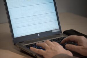 Usługi Finansowe Zwolnione z VAT: Zmiany w Art. 43 i Ich Wpływ na Przedsiębiorców